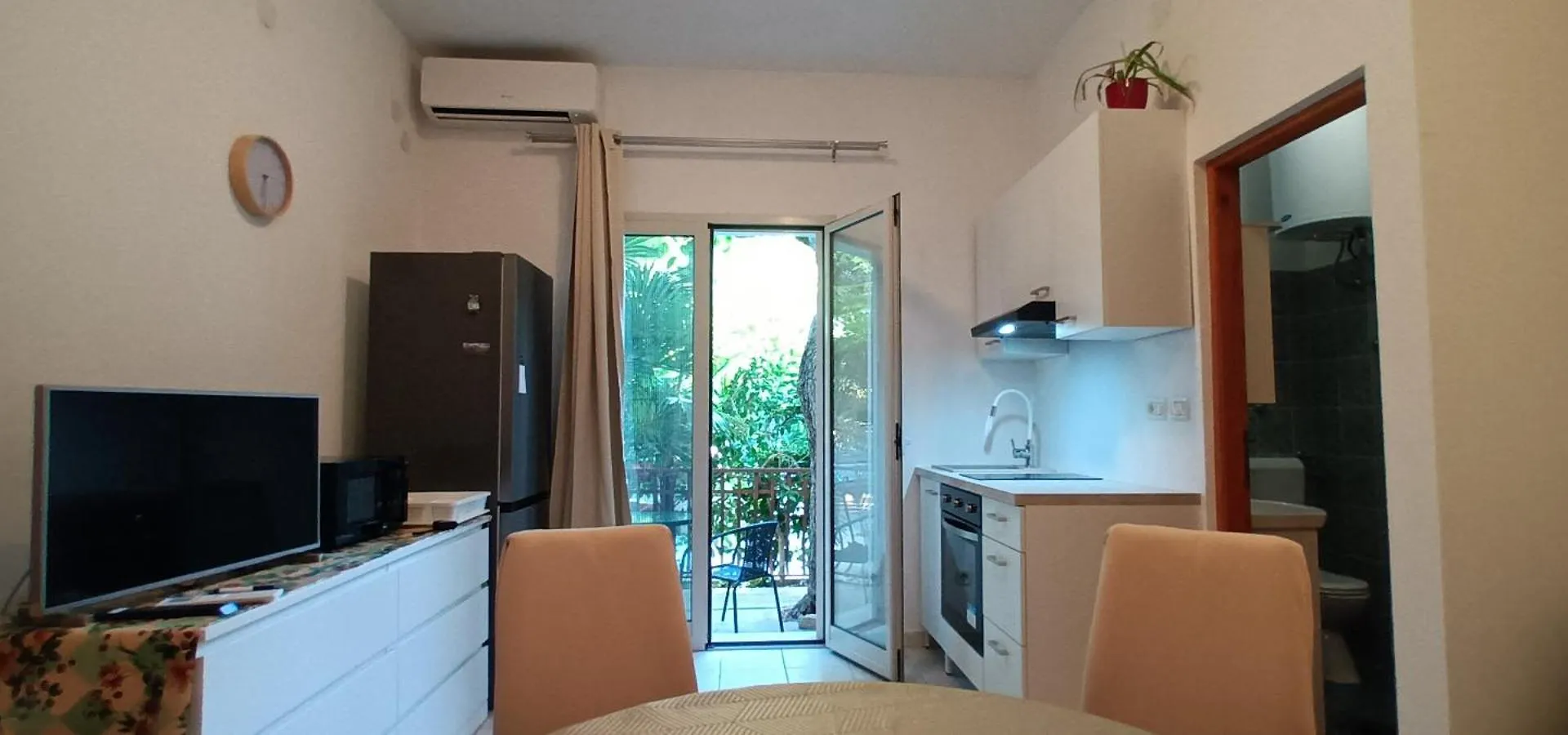M&M'S Small Green Apartment روفينج 0*,